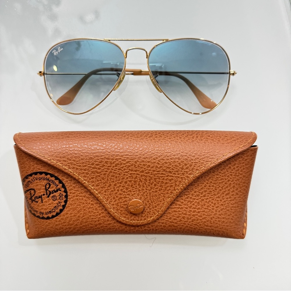 Ray-Ban Gradient Blue and Gold Aviator Sunglasses Timeless Style